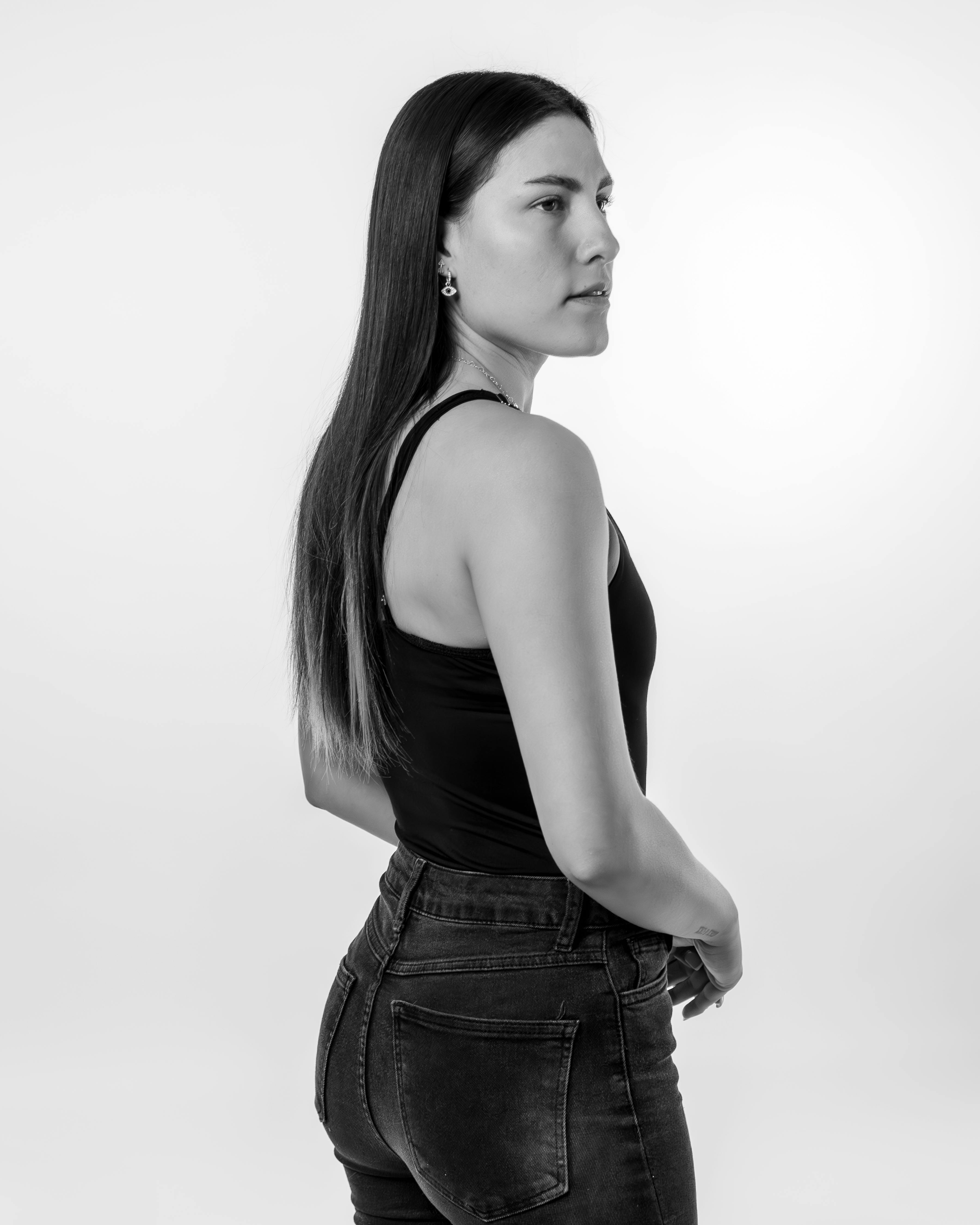 国产SUV侧面与运动轮毂氛围图