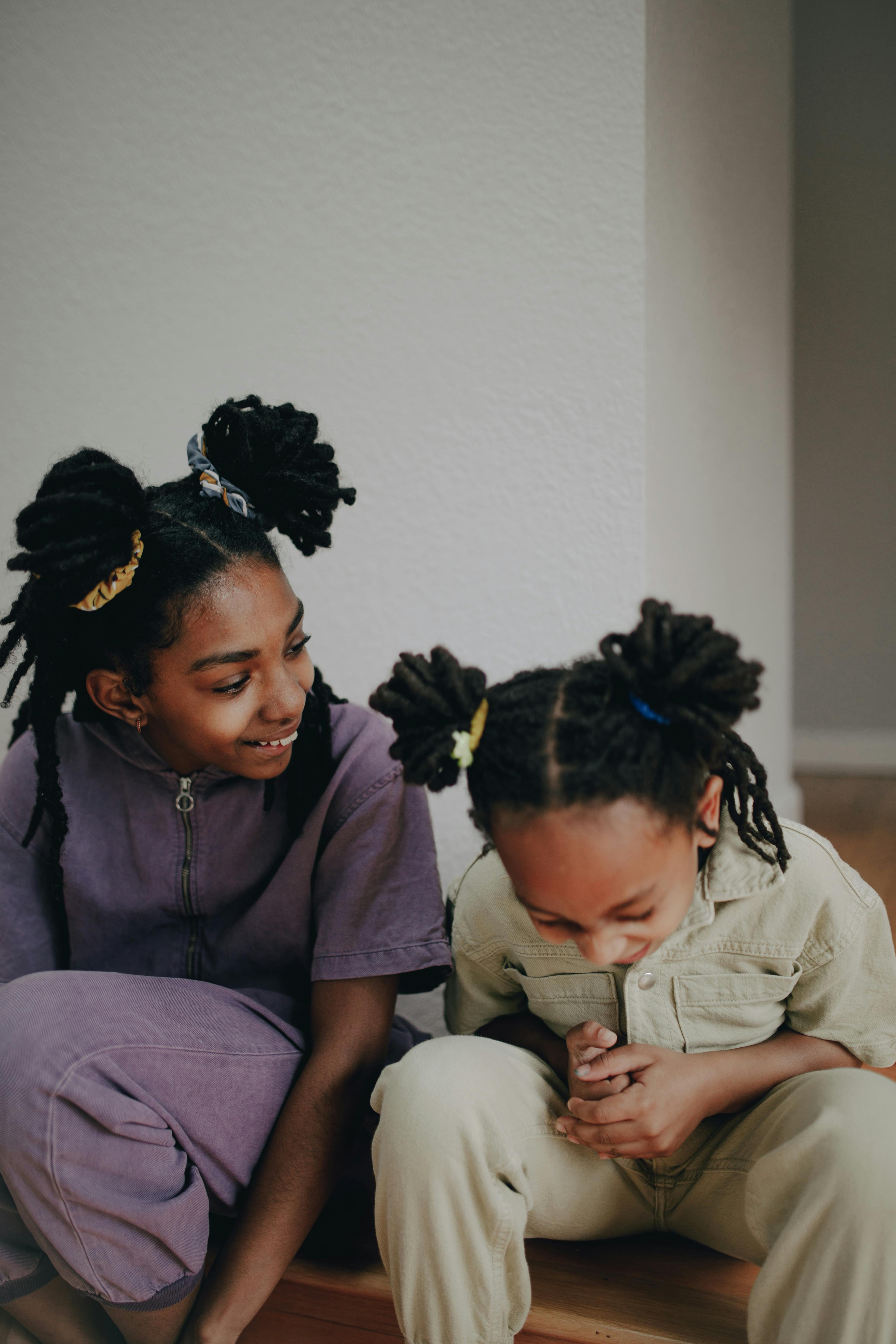 国产SUV城市夜景与运动氛围图